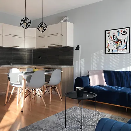 Apartment Pandora's *